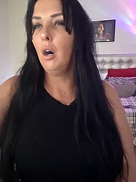 Snapshot of TiffanyRoxx chatting on 10.31.25 TiffanyRoxx online show from 10.31.25