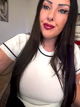 Snapshot of TiffanyRoxx chatting on 11.17.25 TiffanyRoxx online show from 11.17.25