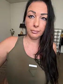 Snapshot of TiffanyRoxx chatting on 11.19.25 TiffanyRoxx online show from 11.19.25