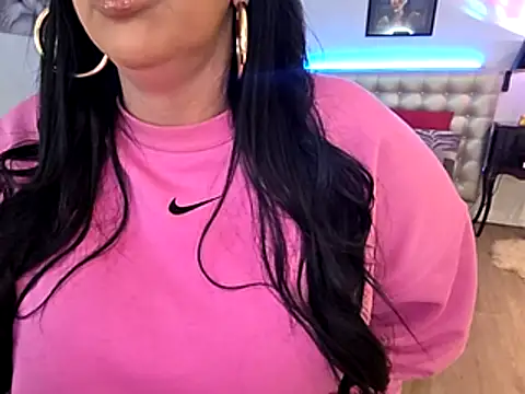 Snapshot of TiffanyRoxx chatting on 11.27.25 TiffanyRoxx online show from 11.27.25