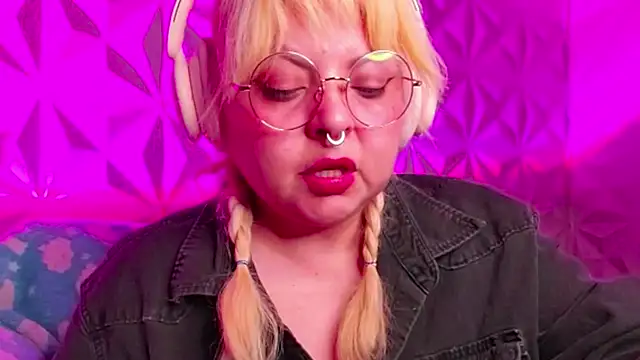 Satyn doll online show from 10.17.25