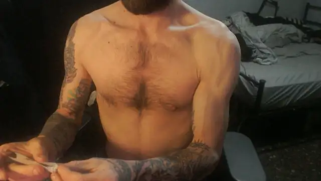 Snapshot of SexxxyLouis chatting on 03.16.26 SexxxyLouis online show from 03.16.26