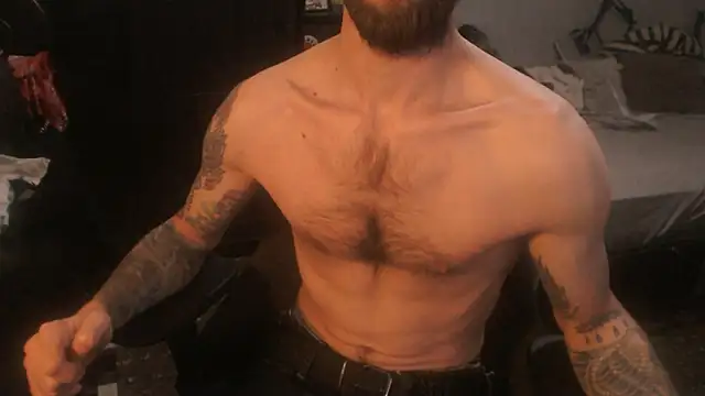 Snapshot of SexxxyLouis chatting on 03.22.26 SexxxyLouis online show from 03.22.26