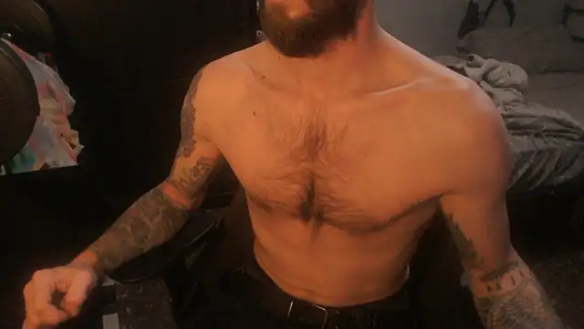 Snapshot of SexxxyLouis chatting on 03.24.26 SexxxyLouis online show from 03.24.26