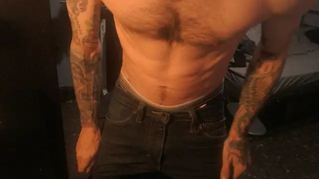 Snapshot of SexxxyLouis chatting on 04.02.26 SexxxyLouis online show from 04.02.26
