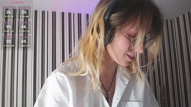 Snapshot of _Hanna_Moon_ chatting on 12.09.24 Hanna Moon online show from 12.09.24