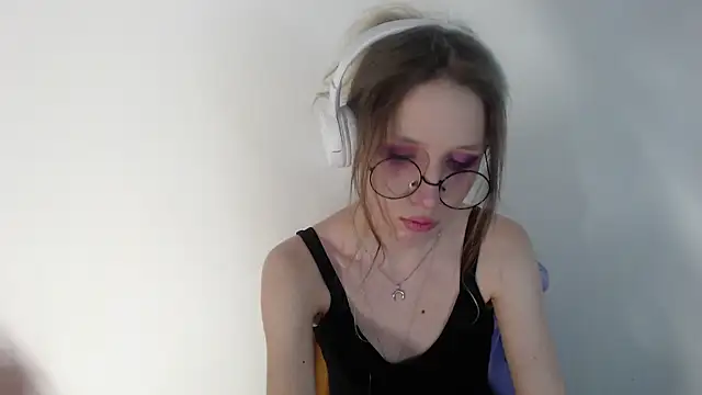  Hanna Moon  online show from 04.17.26