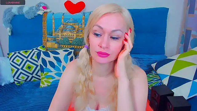 EllenMoore online show from 02.06.25