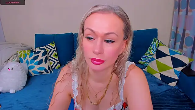 EllenMoore online show from 11.05.25