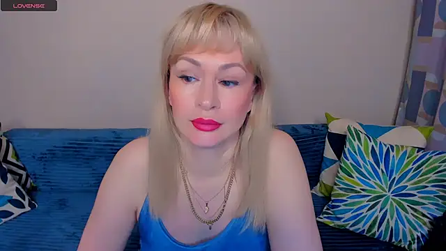 Snapshot of EllenMoore chatting on 06.27.26 EllenMoore online show from 06.27.26