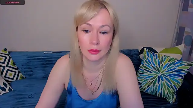 Snapshot of EllenMoore chatting on 06.29.26 EllenMoore online show from 06.29.26