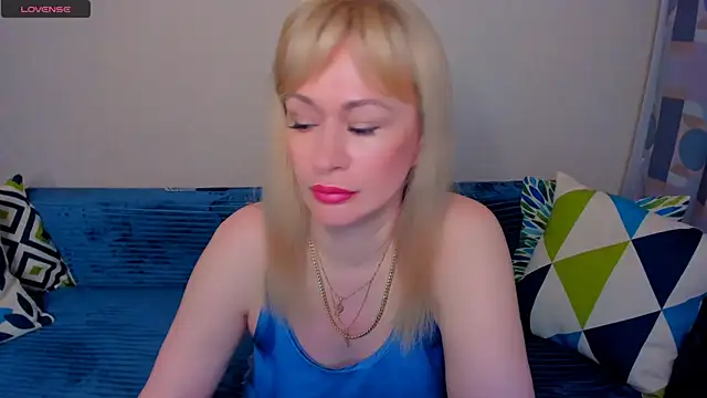 Snapshot of EllenMoore chatting on 06.30.26 EllenMoore online show from 06.30.26
