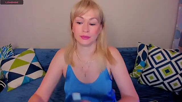 Snapshot of EllenMoore chatting on 07.29.26 EllenMoore online show from 07.29.26