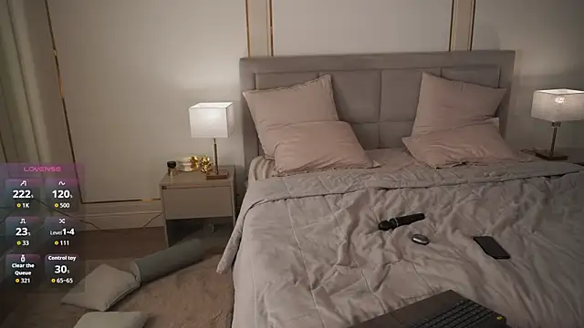 Snapshot of eseniyavl chatting on 10.21.25 eseniyavl online show from 10.21.25