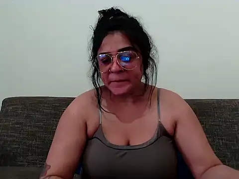 Snapshot of indianishkq7 chatting on 12.14.25 indianishkq7 online show from 12.14.25