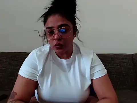 Snapshot of indianishkq7 chatting on 12.17.25 indianishkq7 online show from 12.17.25