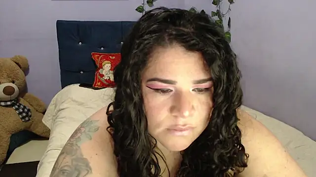 Snapshot of ANGELIQUE_KLANE chatting on 12.20.24 ANGELIQUE KLANE online show from 12.20.24