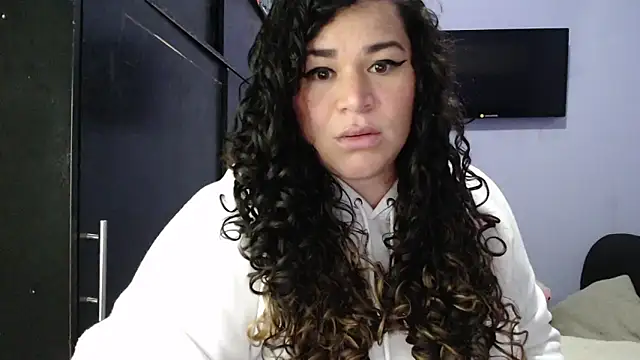 Snapshot of ANGELIQUE_KLANE chatting on 01.22.25 ANGELIQUE KLANE online show from 01.22.25