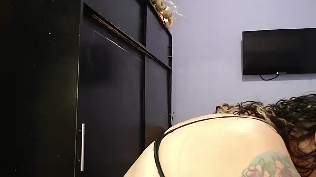 Snapshot of ANGELIQUE_KLANE chatting on 02.20.25 ANGELIQUE KLANE online show from 02.20.25