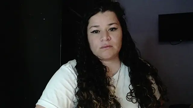 Snapshot of ANGELIQUE_KLANE chatting on 02.21.25 ANGELIQUE KLANE online show from 02.21.25