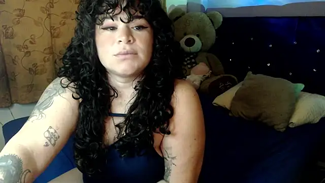 Snapshot of ANGELIQUE_KLANE chatting on 10.17.25 ANGELIQUE KLANE online show from 10.17.25