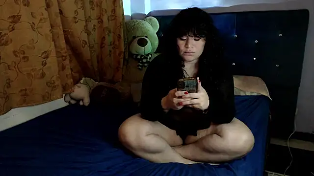 Snapshot of ANGELIQUE_KLANE chatting on 10.29.25 ANGELIQUE KLANE online show from 10.29.25