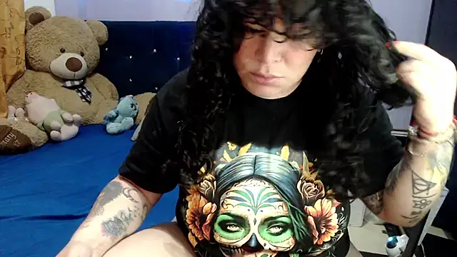 Snapshot of ANGELIQUE_KLANE chatting on 11.23.25 ANGELIQUE KLANE online show from 11.23.25