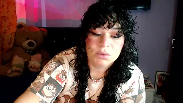 Snapshot of ANGELIQUE_KLANE chatting on 11.23.25 ANGELIQUE KLANE online show from 11.23.25