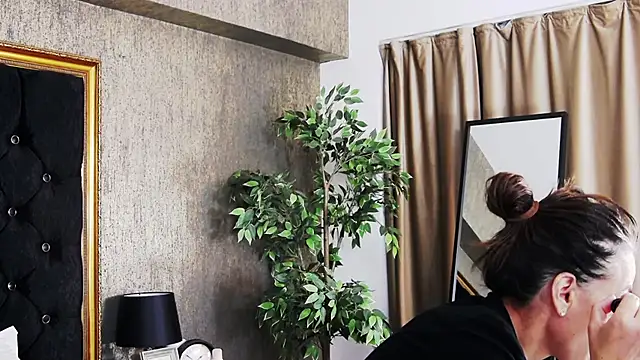 LisaCroft online show from 02.27.25