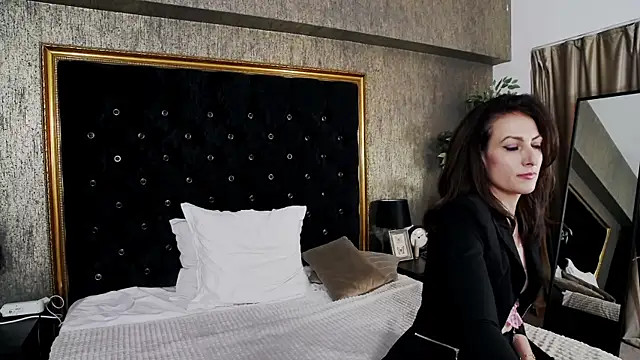 LisaCroft online show from 02.28.25