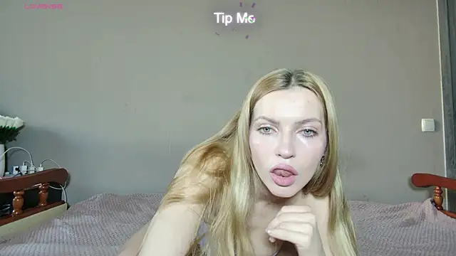 JuiliOnesunray online show from 01.12.26