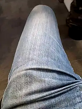 Snapshot of paradisiaquexxx chatting on 02.18.25 paradisiaquexxx online show from 02.18.25