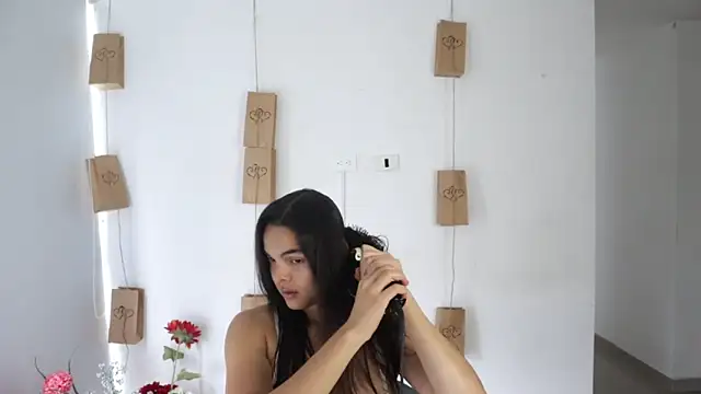 Snapshot of _Vahos_ chatting on 02.12.25 Vahos online show from 02.12.25