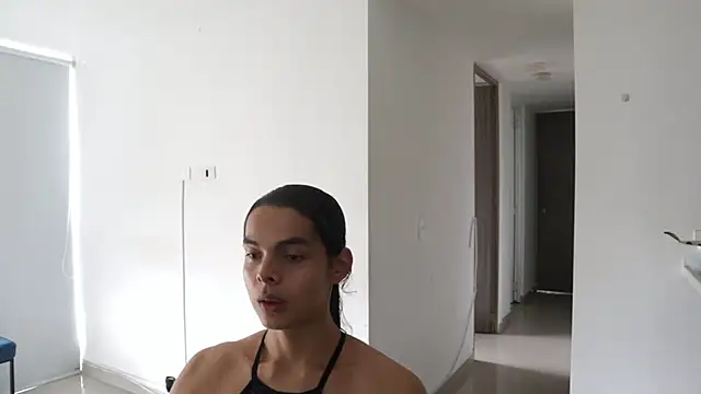 Snapshot of _Vahos_ chatting on 03.18.25 Vahos online show from 03.18.25