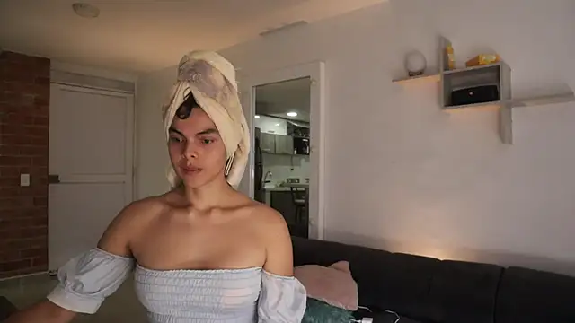 Snapshot of _Vahos_ chatting on 09.29.25 Vahos online show from 09.29.25