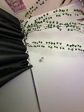 Snapshot of Remiliya chatting on 03.13.25 Remiliya online show from 03.13.25