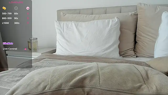 VickyStonee online show from 11.20.25