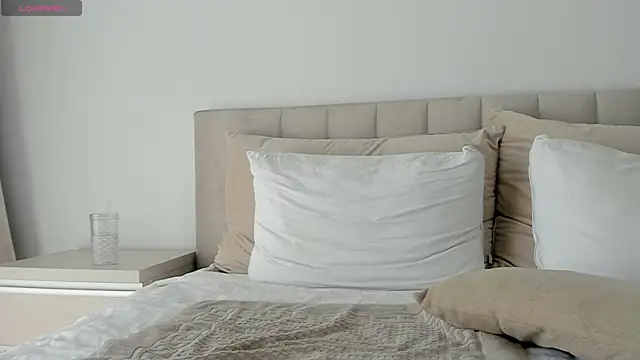 Snapshot of VickyStonee chatting on 06.19.26 VickyStonee online show from 06.19.26