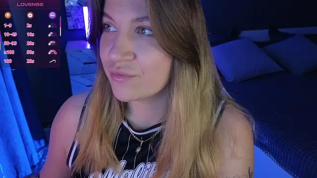 Snapshot of Fairy__Sofia chatting on 03.10.25 Fairy Sofia online show from 03.10.25