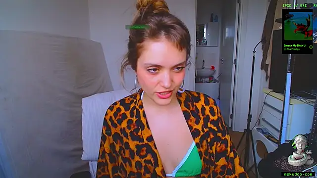 Snapshot of mskuddo chatting on 12.18.24 mskuddo online show from 12.18.24