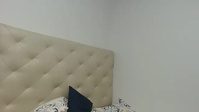 Snapshot of camilahot23 chatting on 07.18.26 camilahot23 online show from 07.18.26