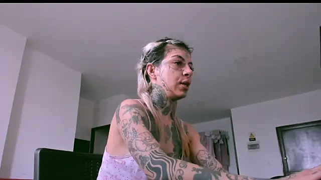 Snapshot of handipandapok chatting on 12.31.24 handipandapok online show from 12.31.24