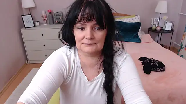 Snapshot of LeveMe2Nightt chatting on 05.12.26 LeveMe2Nightt online show from 05.12.26