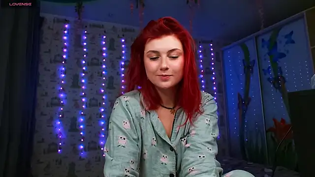 Snapshot of SmokyRose chatting on 12.25.24 SmokyRose online show from 12.25.24