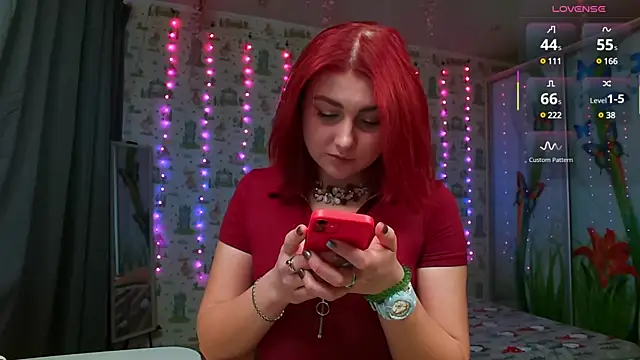 Snapshot of SmokyRose chatting on 02.06.25 SmokyRose online show from 02.06.25