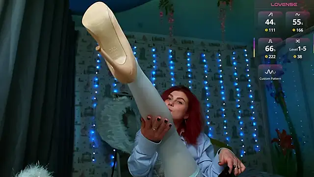 Snapshot of SmokyRose chatting on 02.15.25 SmokyRose online show from 02.15.25