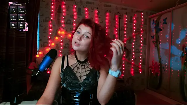 Snapshot of SmokyRose chatting on 10.31.25 SmokyRose online show from 10.31.25