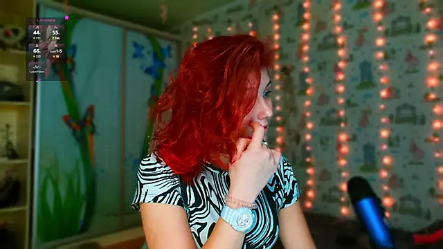 Snapshot of SmokyRose chatting on 11.17.25 SmokyRose online show from 11.17.25