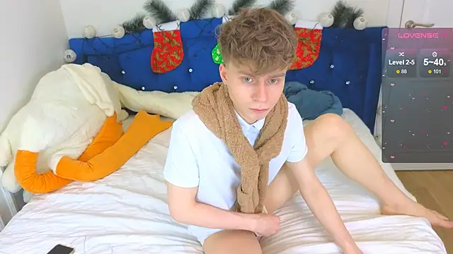 Snapshot of LandelRay chatting on 12.18.25 LandelRay online show from 12.18.25