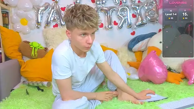 Snapshot of LandelRay chatting on 03.02.26 LandelRay online show from 03.02.26